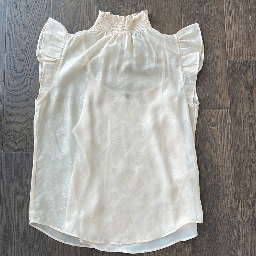 RW&CO NWT Sleeveless Beige Blouse